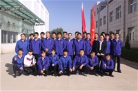 集團領(lǐng)導(dǎo)與第八套廣播體操匯報表演獲獎團體合影